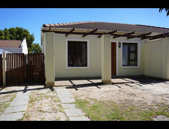 2 BEDROOM TOWNHOUSE FOR SALE IN STELLENDALE